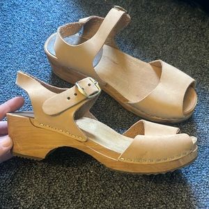 Swedish tan peep-toe clogs